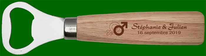 cadeau invit&eacute; mariage d&eacute;capsuleur bois